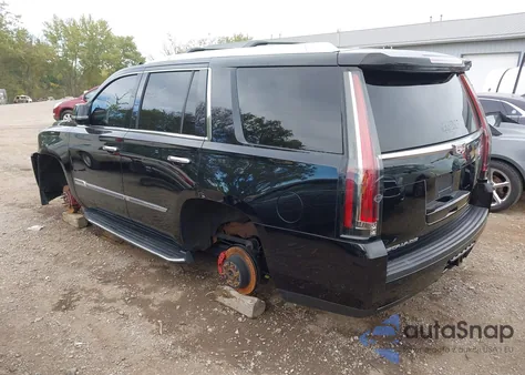 2017 Cadillac Escalade Luxury z USA, uszkodzony, nr VIN 1GYS4BKJ8HR157890